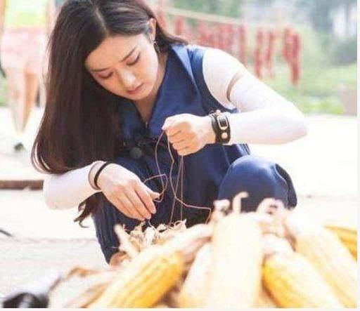 看看明星回乡下老家是啥样，毫无违和感，最后一位不忘耍大牌！