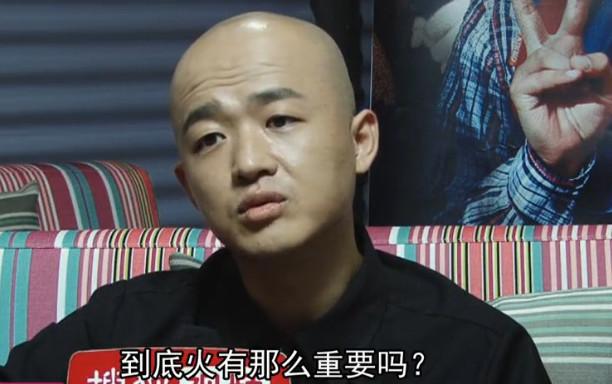 曾经被人嘲笑小丑，喜欢模仿周星驰经典桥段，如今转行做导演？