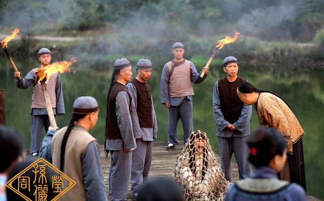 《那年花开月正圆》周莹闹鬼吴家大院 吓的奴才屁滚尿流