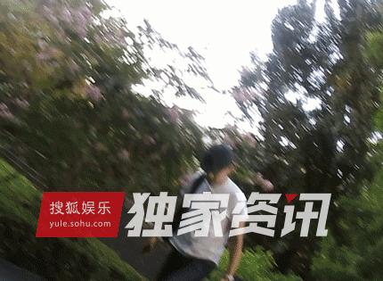 胡歌与神秘女共渡6小时，女方轻车熟路开胡歌家门，女子正脸曝光