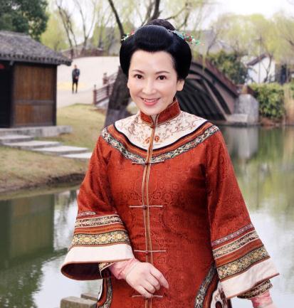 《那年花开月正圆》周莹婆婆年轻时是大美女 与丈夫拍戏结缘