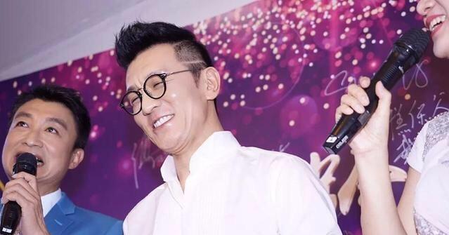 许久未见的李咏竟然换了新发型？网友纷纷直呼：这还是咏哥嘛？