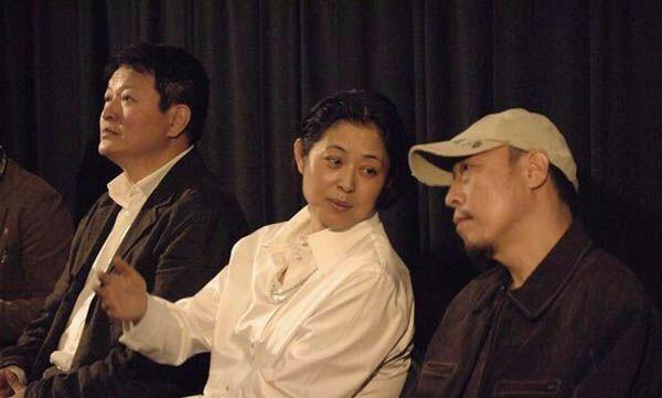 31岁和潘长江合作出道，娶倪萍妹妹为妻，被称移动“演艺教科书”