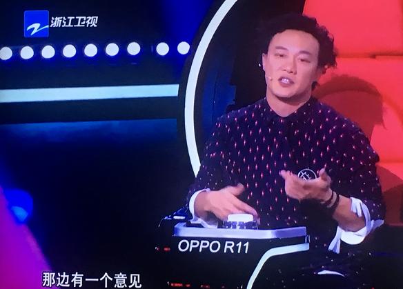 真性情！中国新歌声陈奕迅发飙？诉说原因并向学员鞠躬道歉！