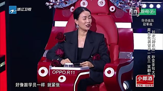 《中国新歌声》杨千嬅助阵演唱，被那英这句点评惹得一脸不高兴