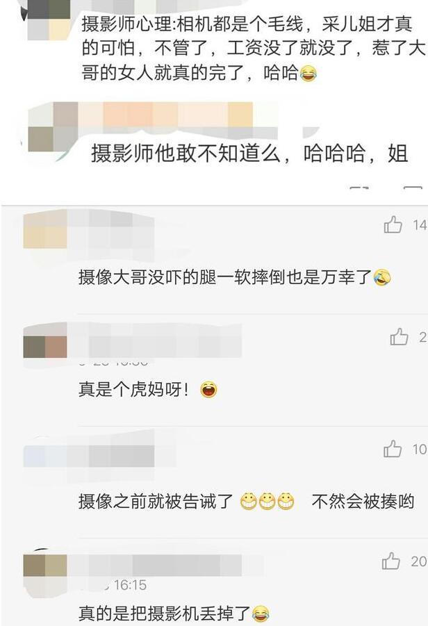 小小春摔倒，摄像大哥吓得丢下相机抱起，网友：摄像大哥惜命啊！