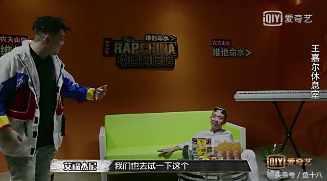 中国有嘻哈：王嘉尔帮唱没人选网友：被看不起？助盖拿第一证实力