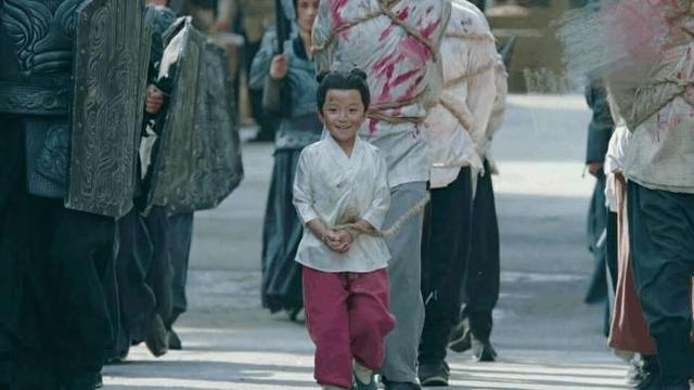 《虎啸龙吟》曹爽三岁儿子上刑场是本色出演，笑容太虐心了