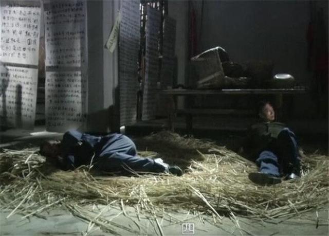 《风筝》袁农坐在地上老泪纵横，归根结底他是被自己的坏脾气害了