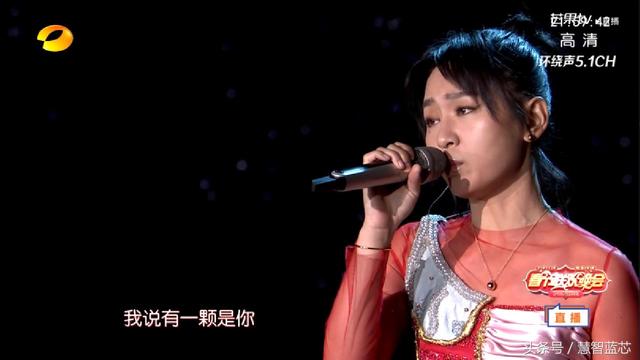 2018湖南卫视春晚周笔畅演唱《若不是那次夜空》，灯光设计走心