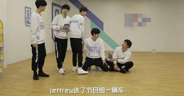 黄新淳要退赛，Jeffrey宁可送车也要换组，董岩磊成“黑洞”！