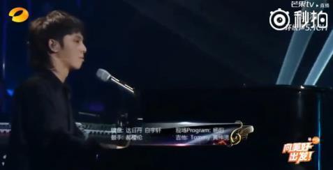 《歌手》华晨宇和邓紫棋的合唱太甜，两人相视一笑的瞬间，好美