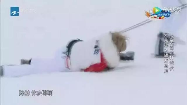 《奔跑吧》打雪仗比赛，陈赫出奇招化身拖鹿机，网友：好心疼！