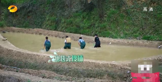 《向往的生活》嘉宾捕鱼遭网友质疑太假，原来总导演早就承认过了