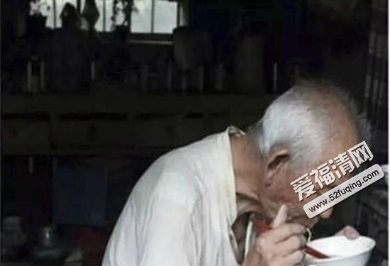 刘盛兰老人生前生活照